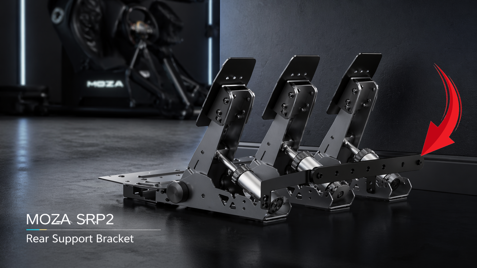 Pédalier MOZA SRP2 de sim racing avec rear support bracket installé, présenté en vue trois quarts dans un visuel produit.